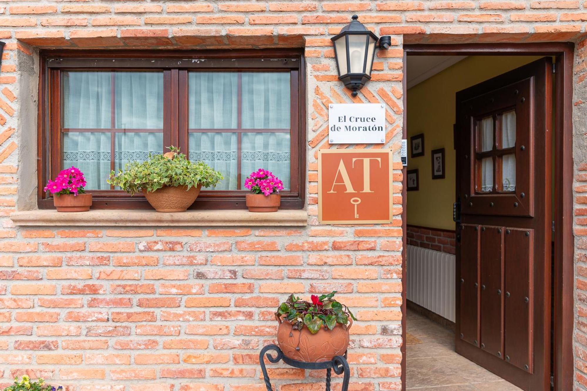 Apartamentos El Cruce De Moraton Cobreces Exterior photo